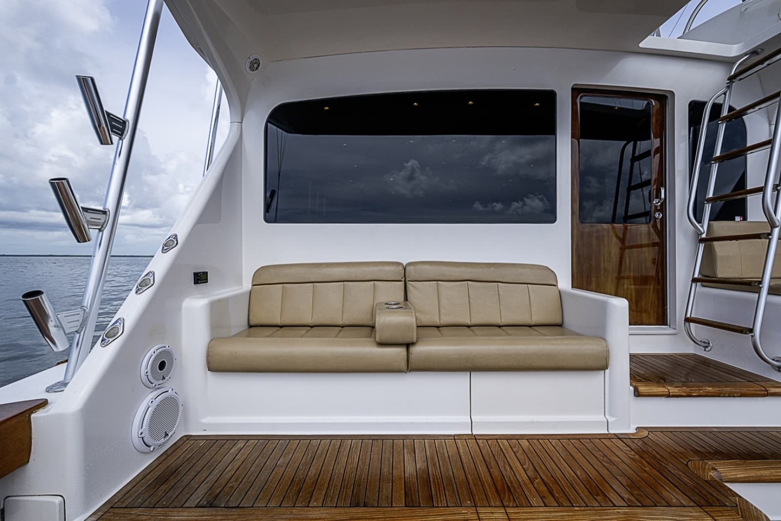 Viking 64 BIG BLUE - Cockpit Mezzanine Seating