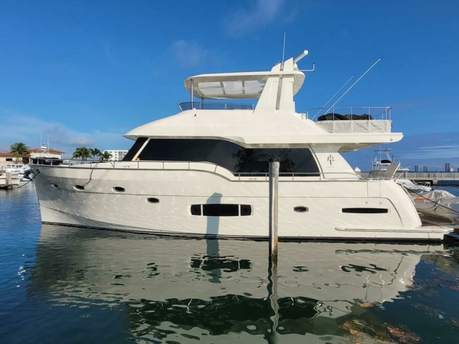 Outer Reef 62 SOUTH  PAWS - Exterior