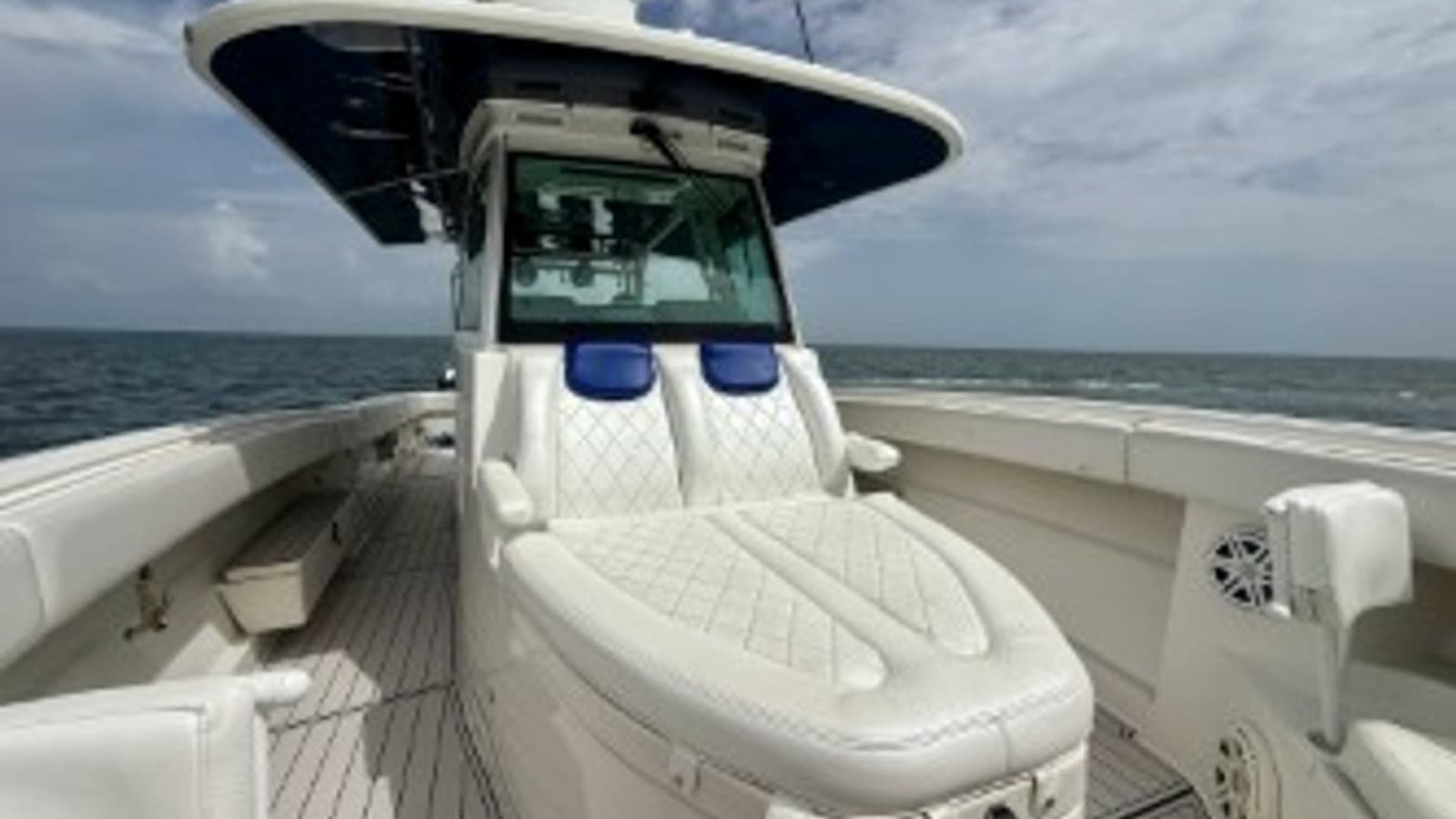 Spacious Bow Lounge Seating