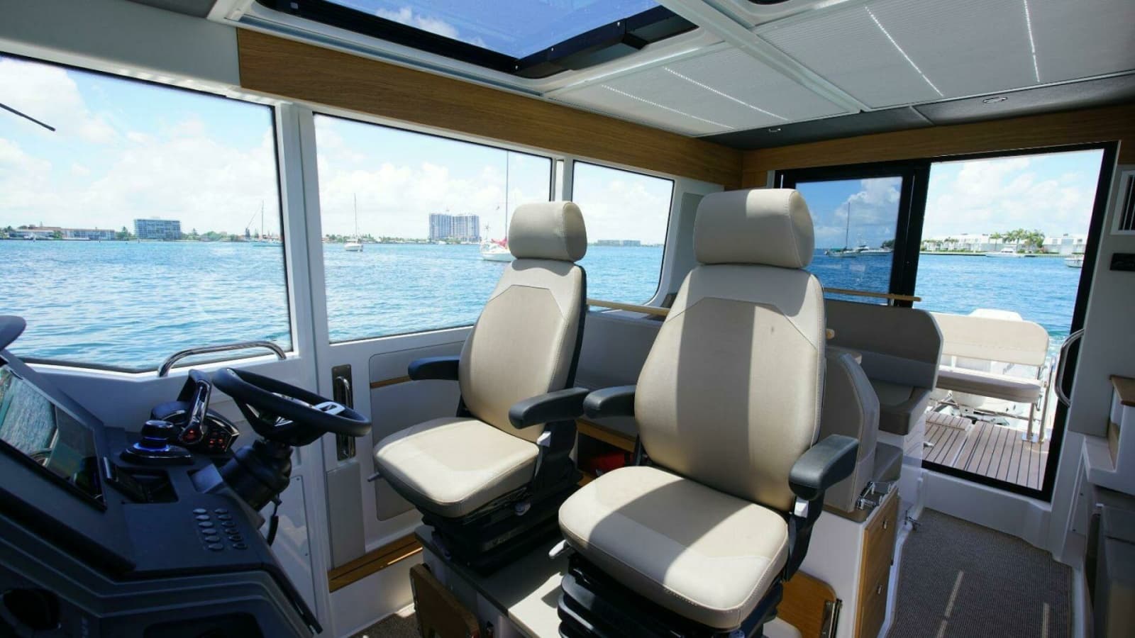 Nimbus Commuter 11 - Helm