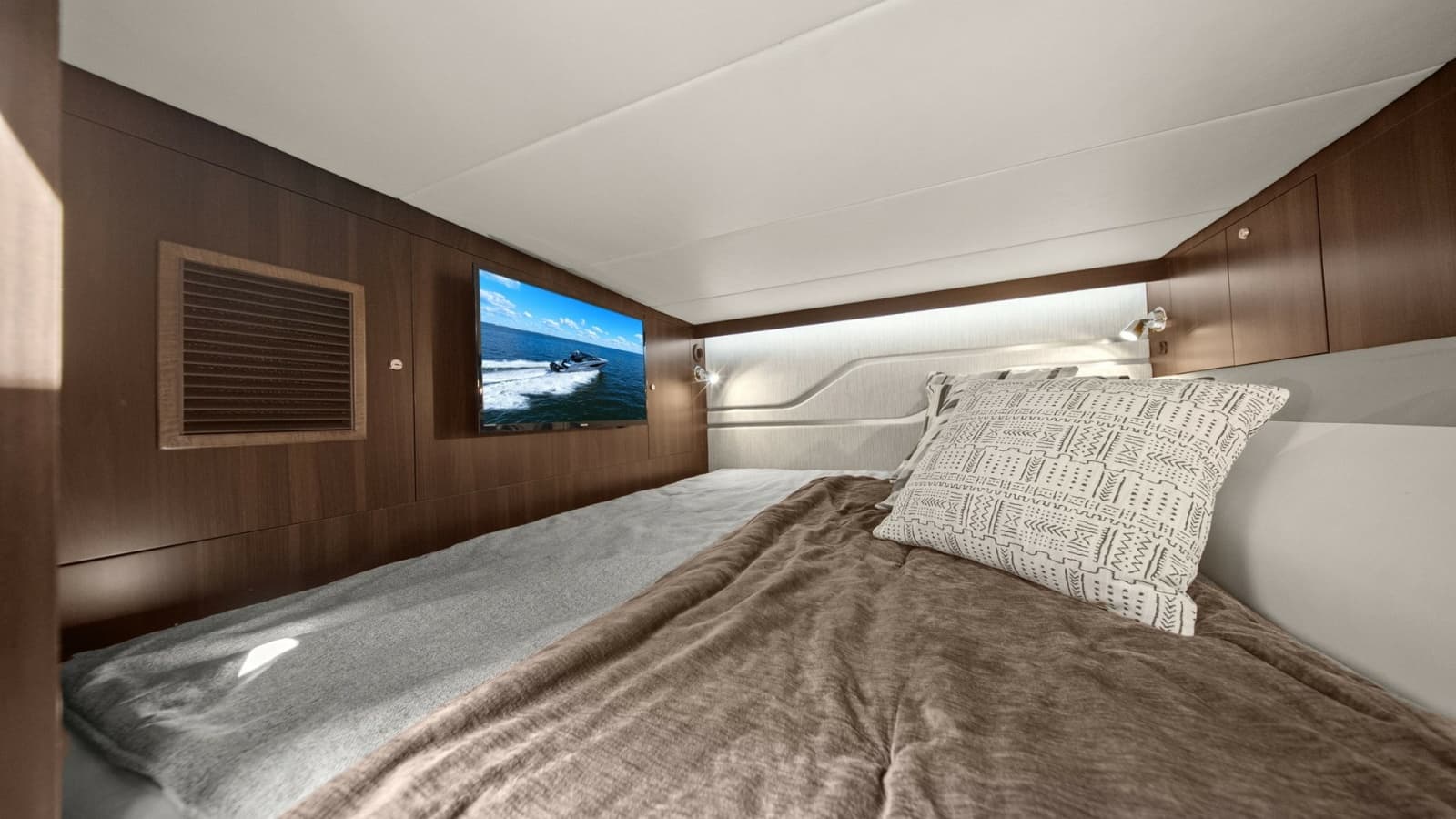 Cozy Lower Berth with TV