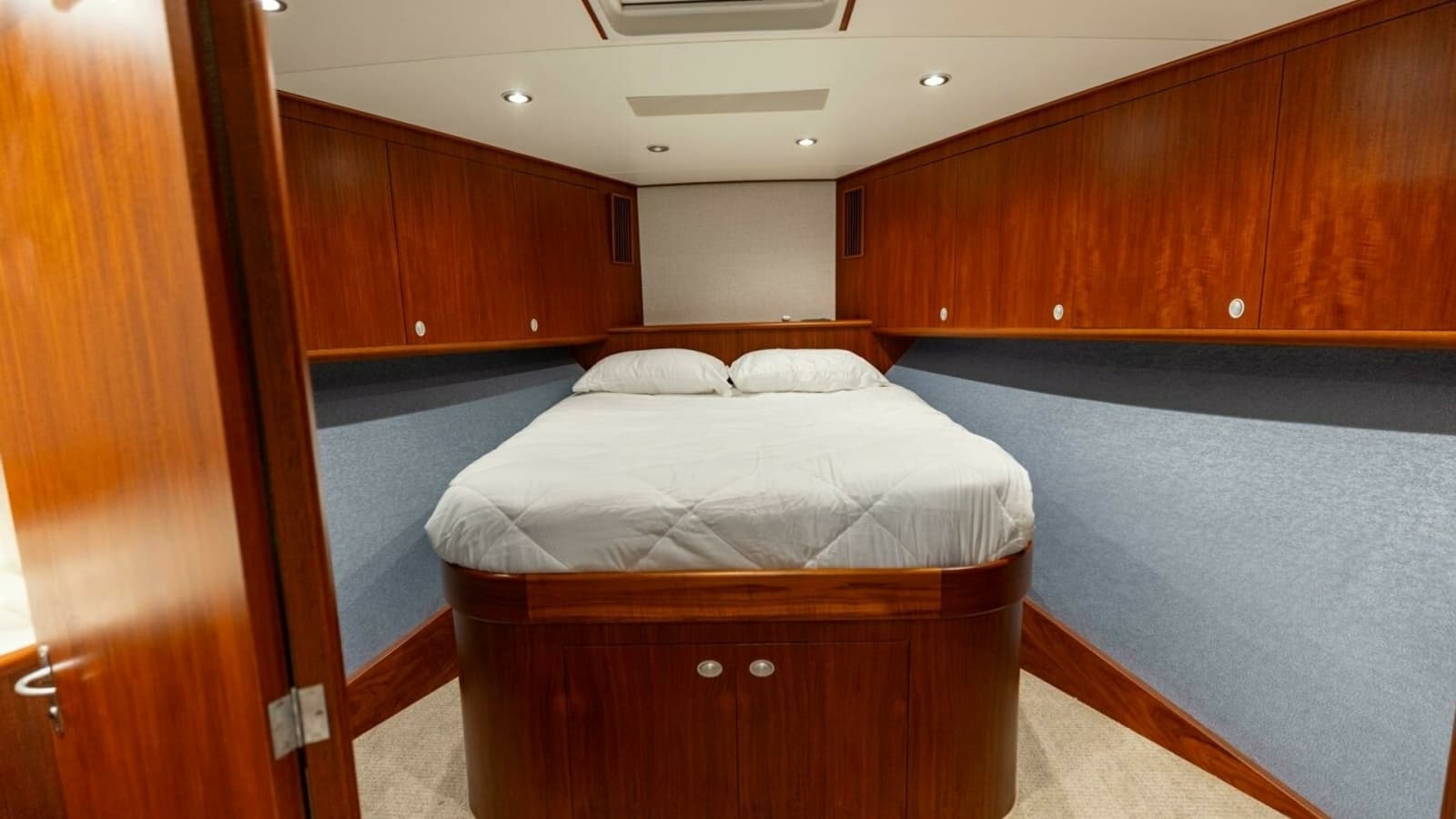 2006 Jim Smith 68 Convertible- Forward Stateroom
