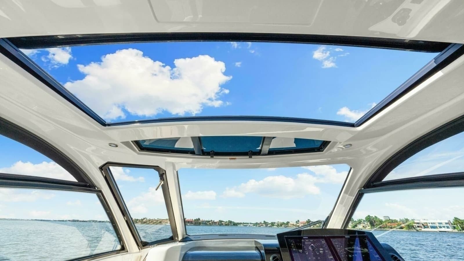 2022 Sea Ray 370 OB
