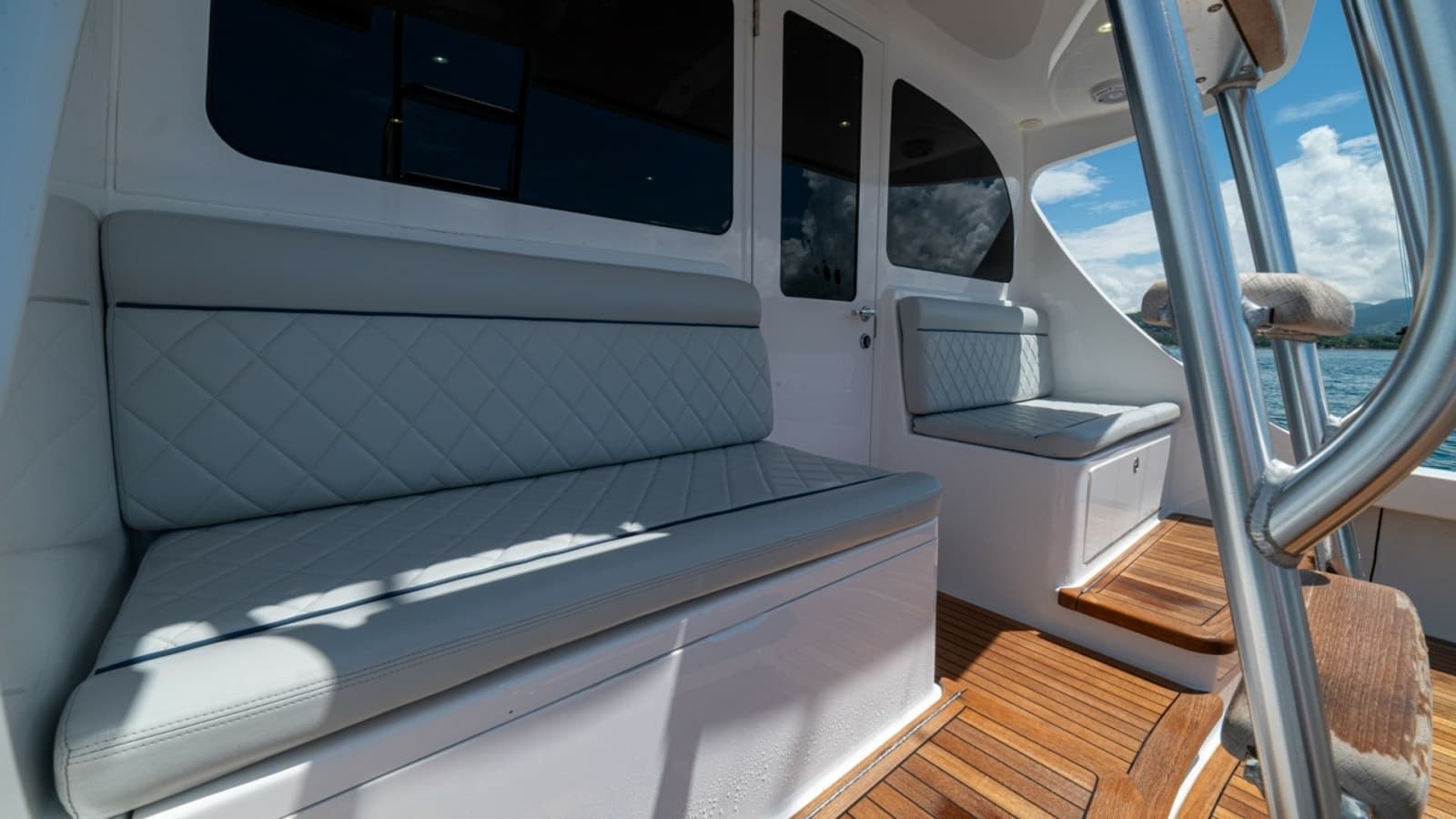 2023 Viking 46 Billfish Cockpit