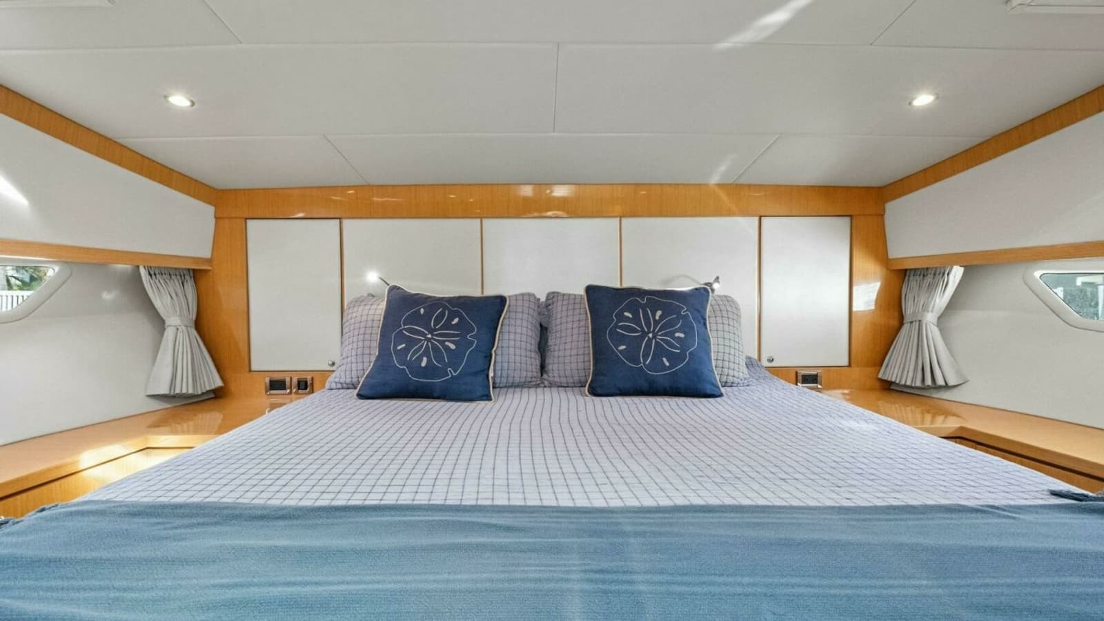 2018 Outboard Express Catamaran 47 - Stateroom