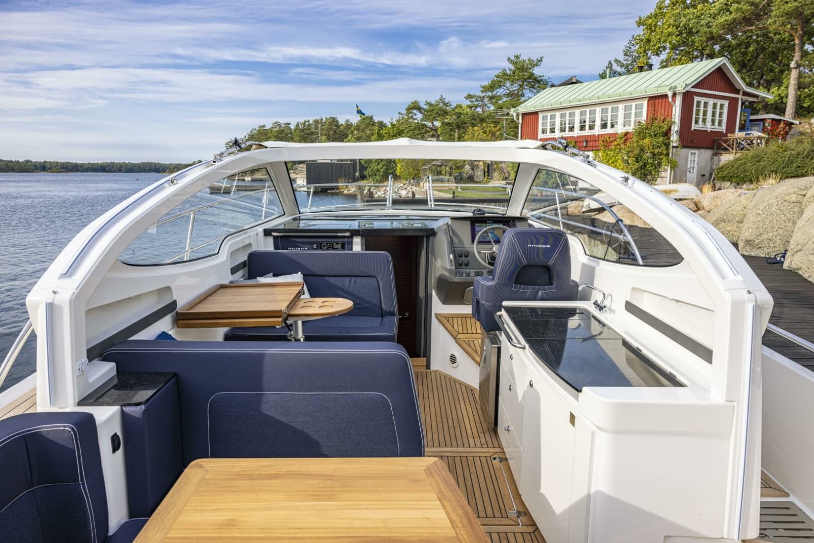 Nimbus 305 Drophead Aft Seating