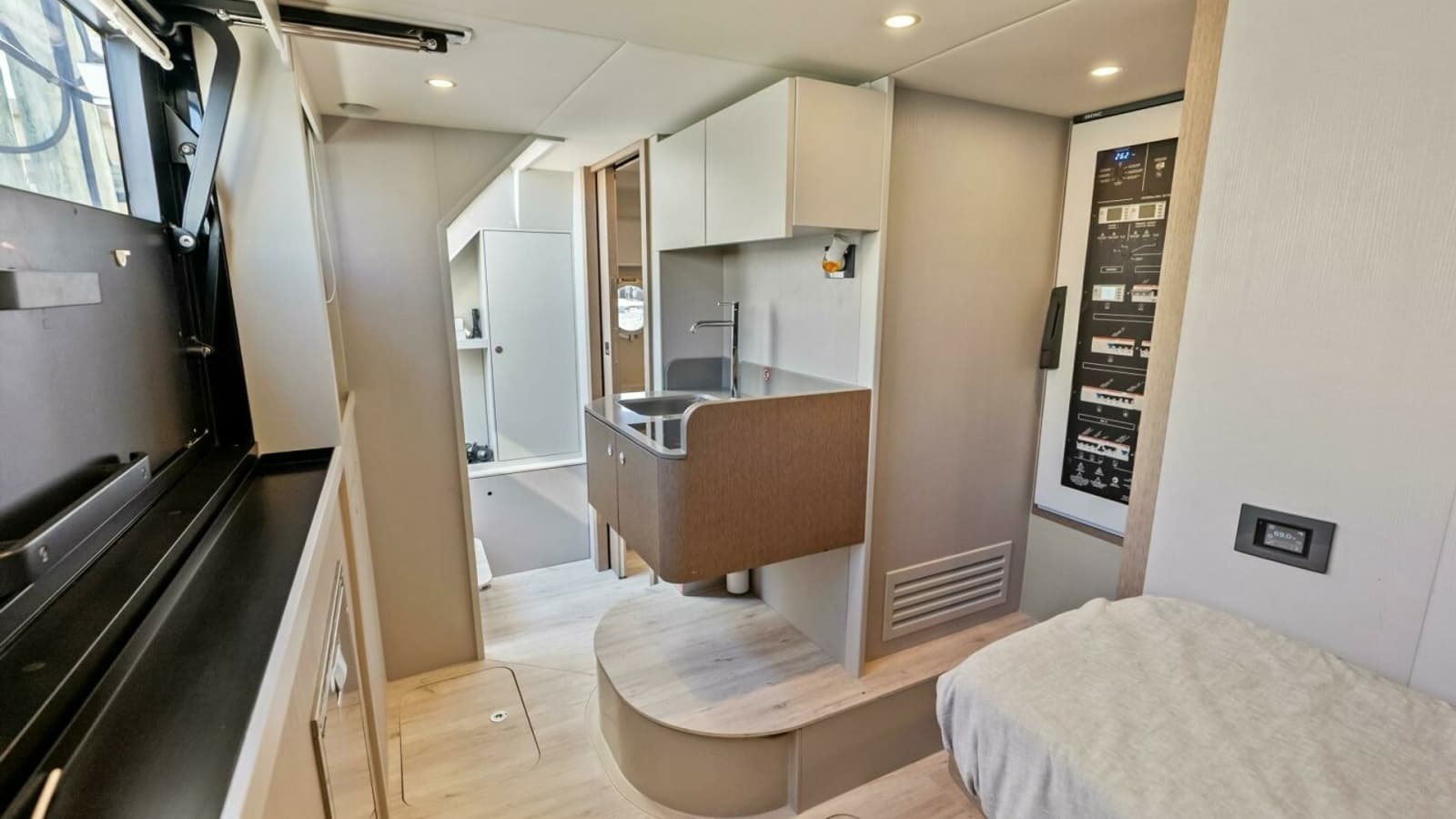 2025 Absolute 75 Navetta