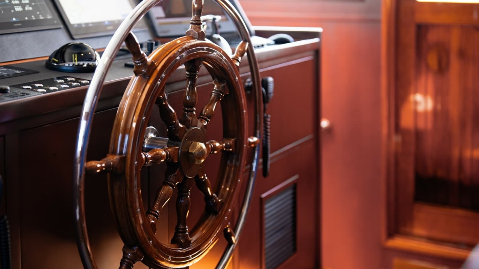 1971 Feadship 101 Pilothouse