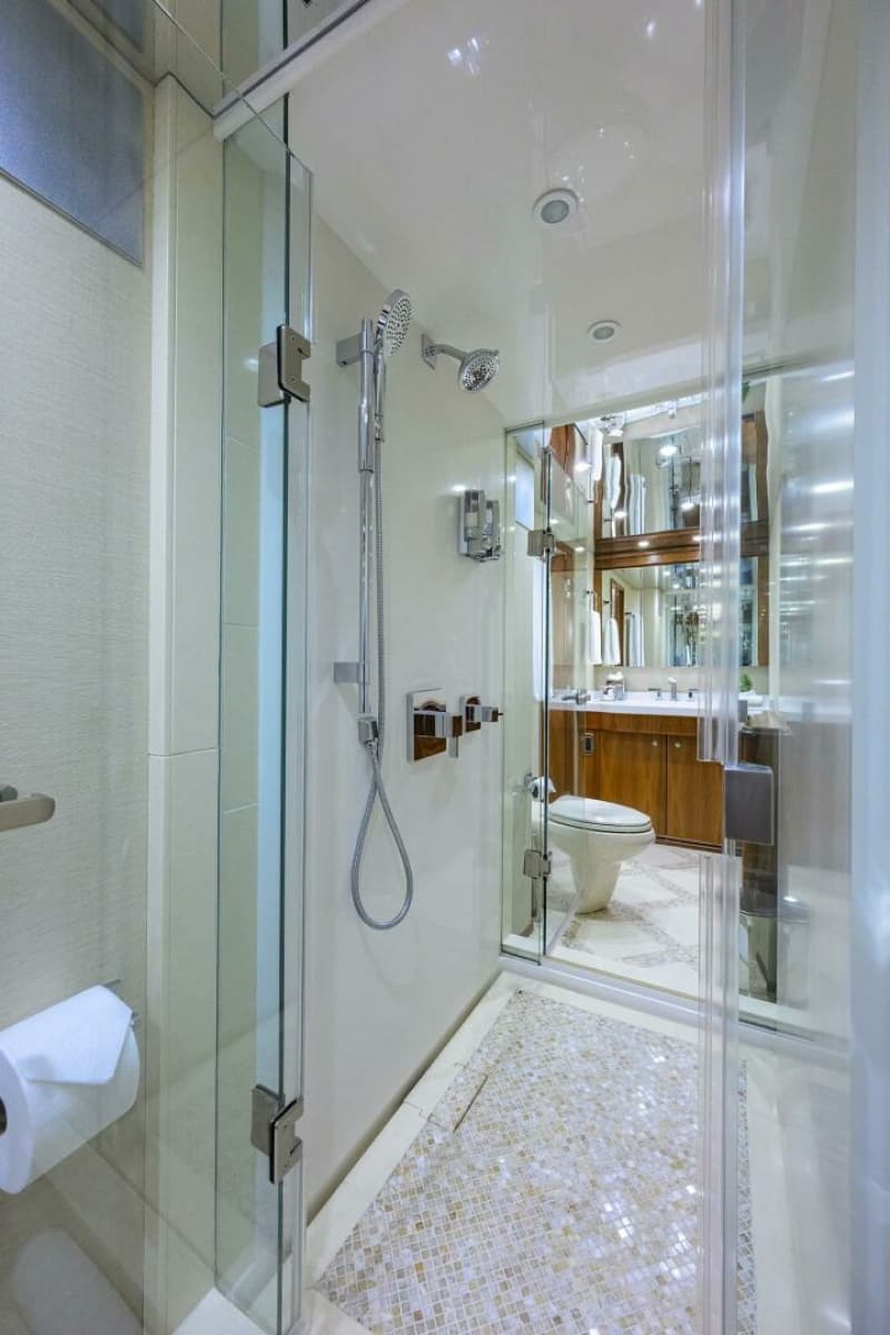 Viking  92 SPECULATOR - Master Stateroom Ensuite Head