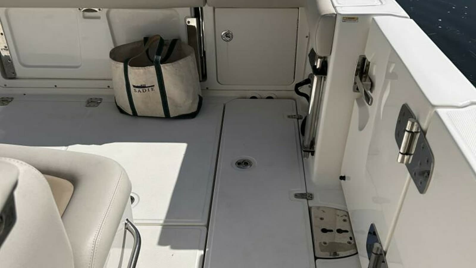 2017 33 Boston Whaler 330 Outrage Port Gunwale (1)