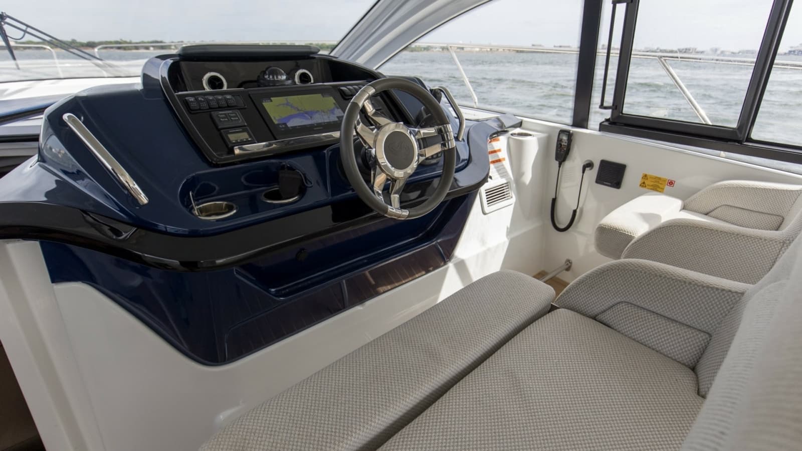 2022 Beneteau 41 Grand Turismo War Downs Eagle Helm (1)
