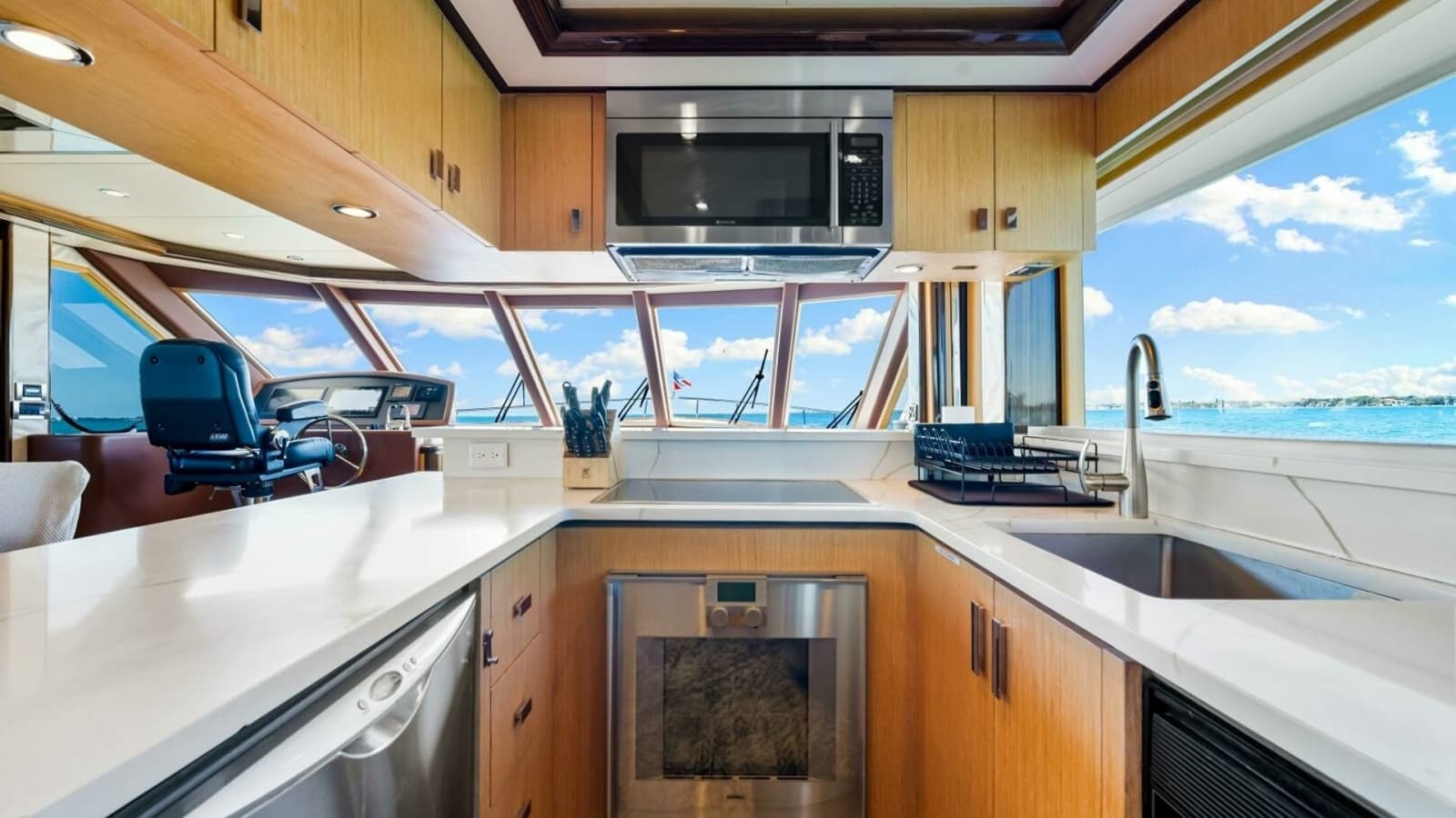 2010 83 Ocean Alexander Motor Yacht 'Relentless'