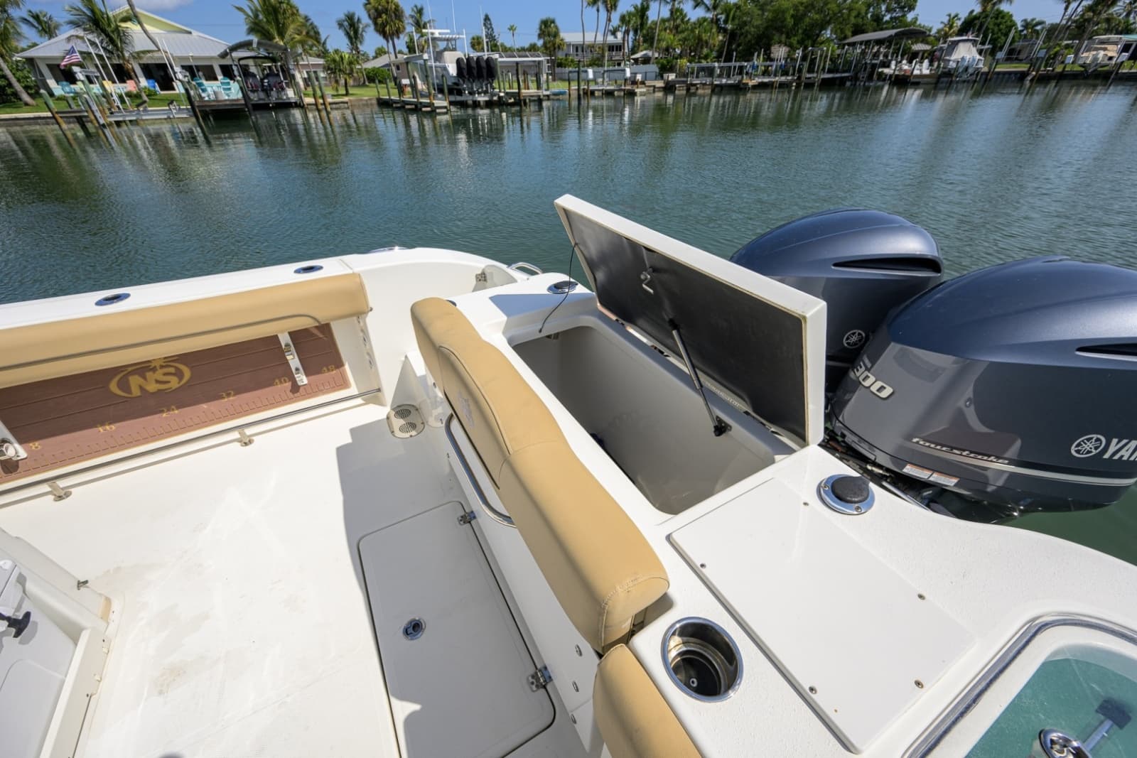 NauticStar 28 - Cockpit