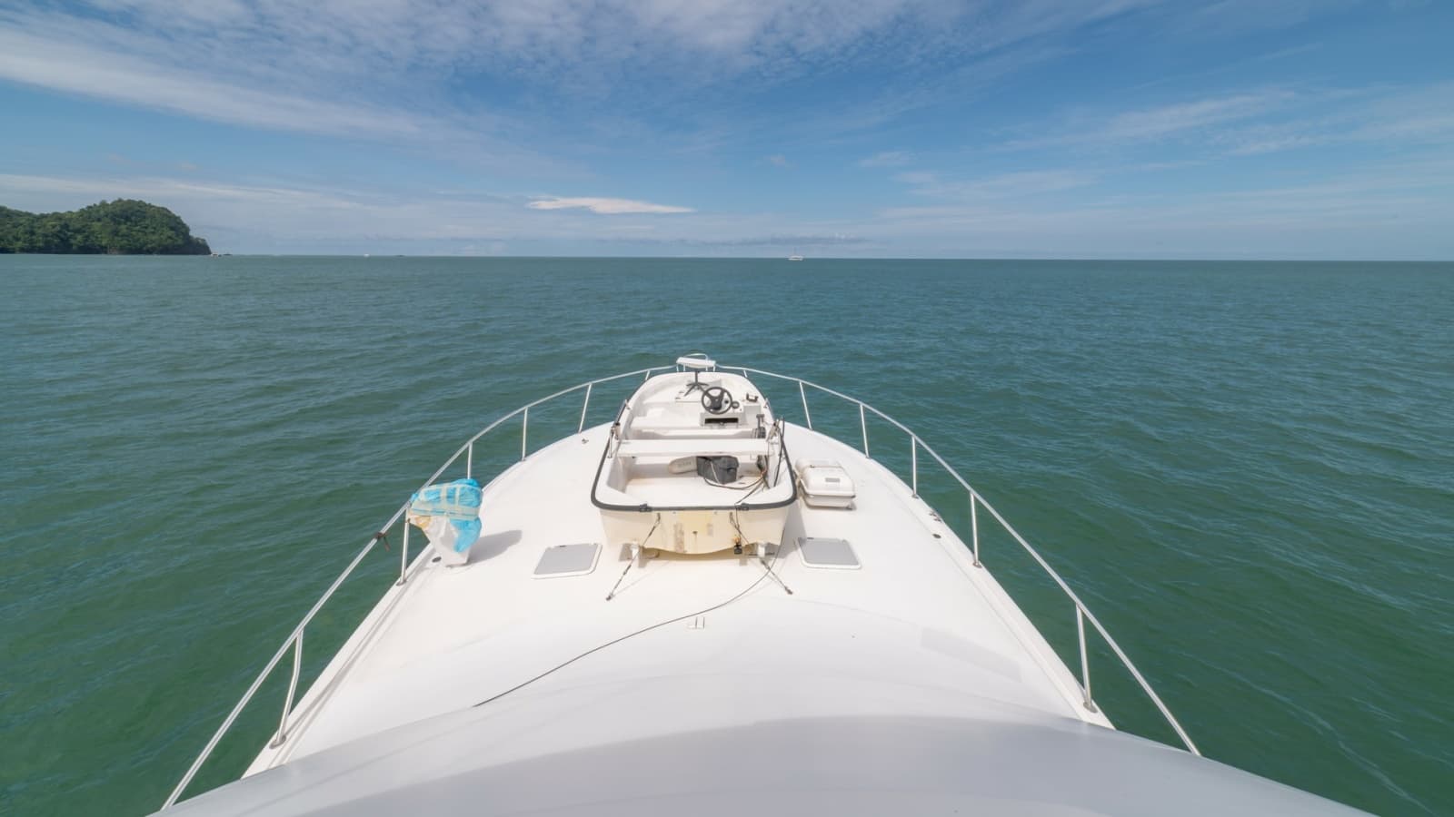 Bow View 2002 Viking 61 Convertible