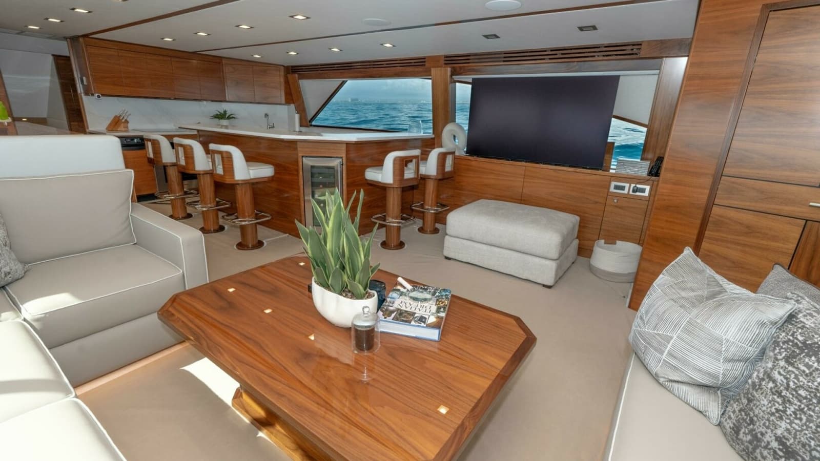 2025 Viking 90C "Zatara"