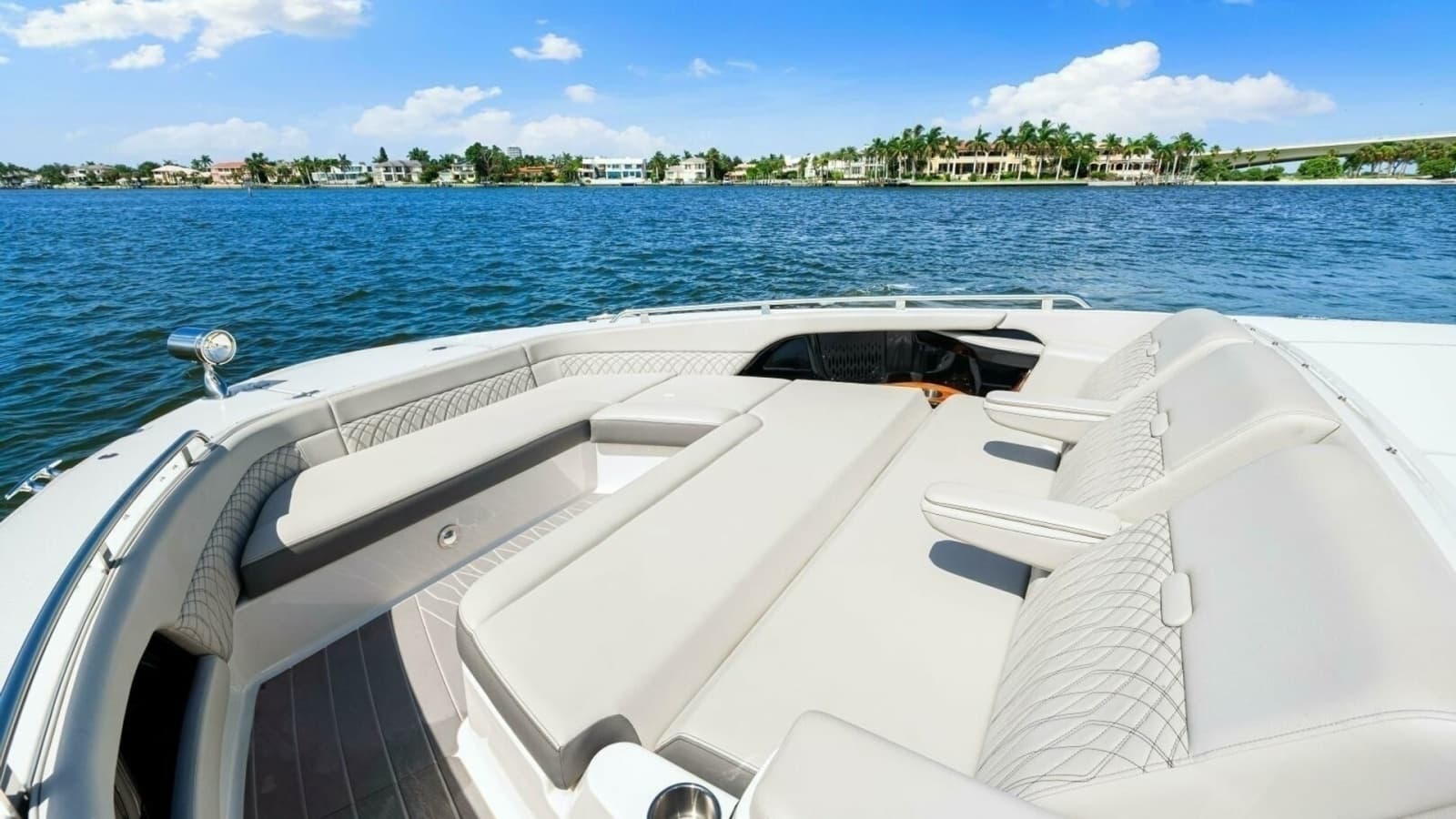 2022 Sea Ray 370 OB