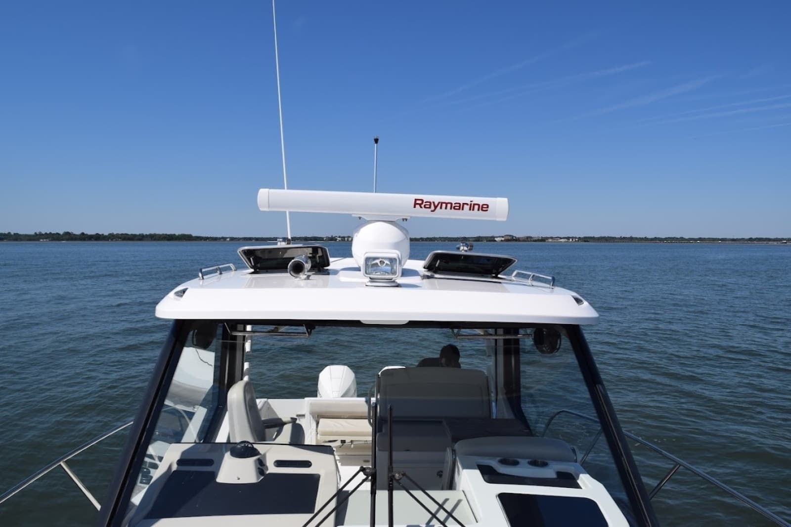 Boston Whaler 32 - SIP N SEA - Bow