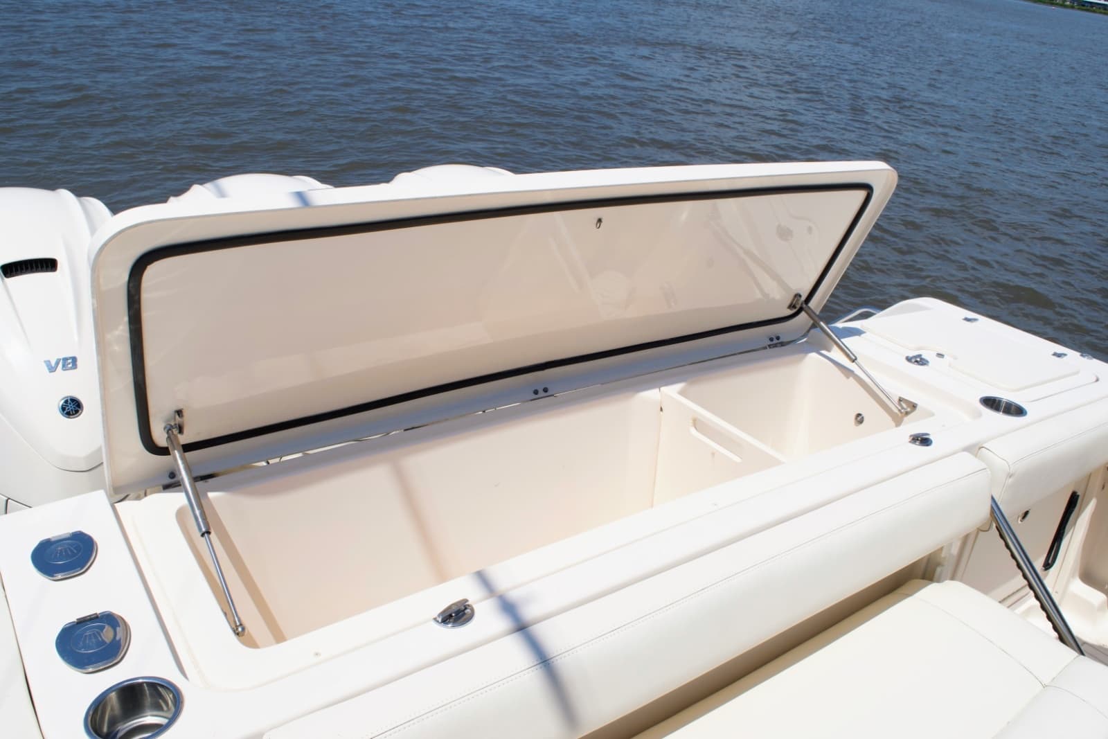 Grady White 37 - TRIPLE NET - Cockpit