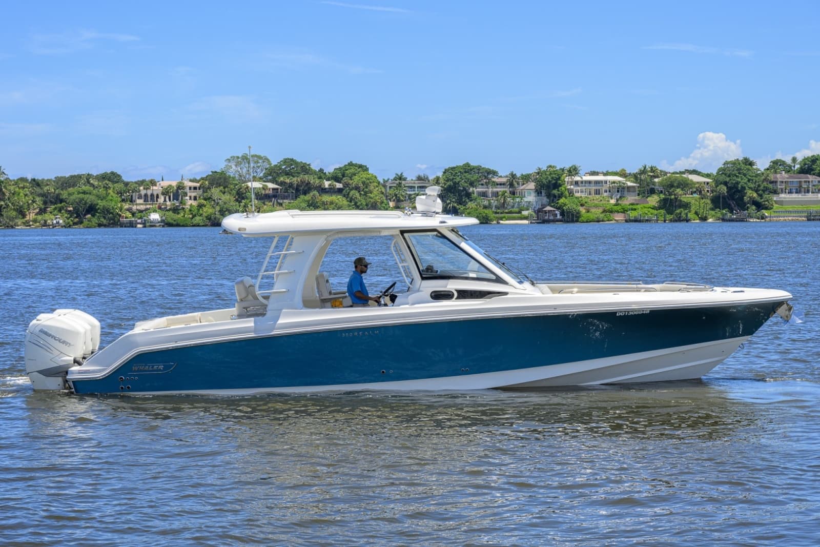 2020 Boston Whaler 350 Realm