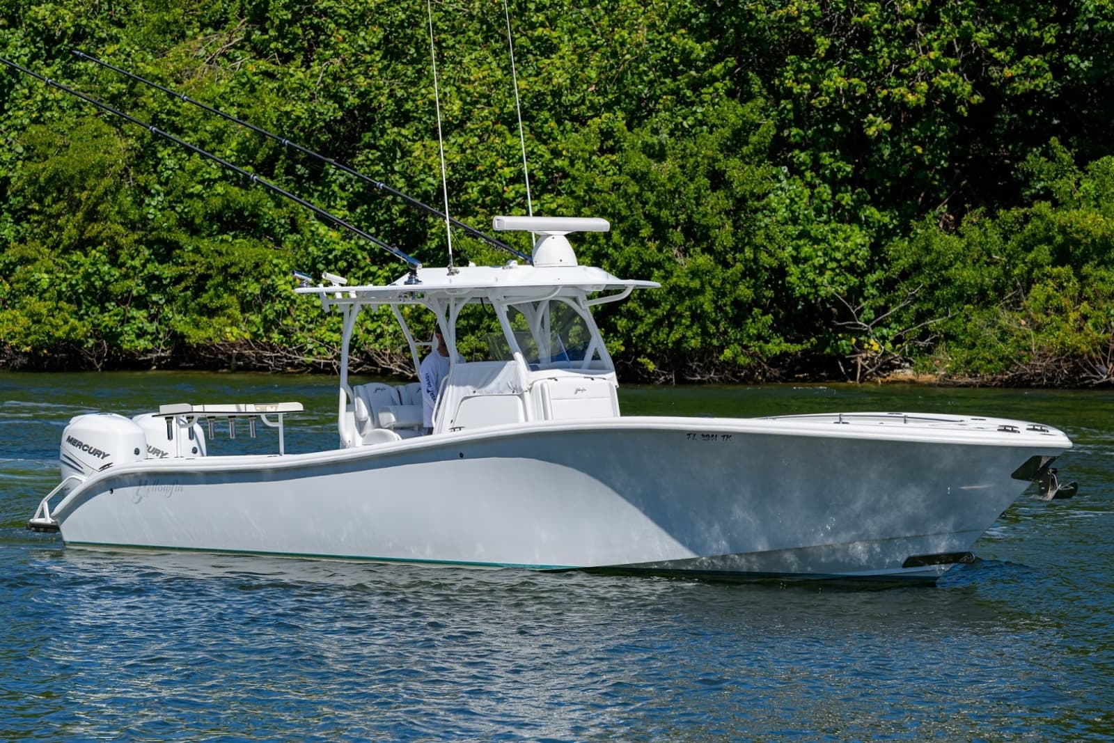 Yellowfin 34 - Exterior Profile