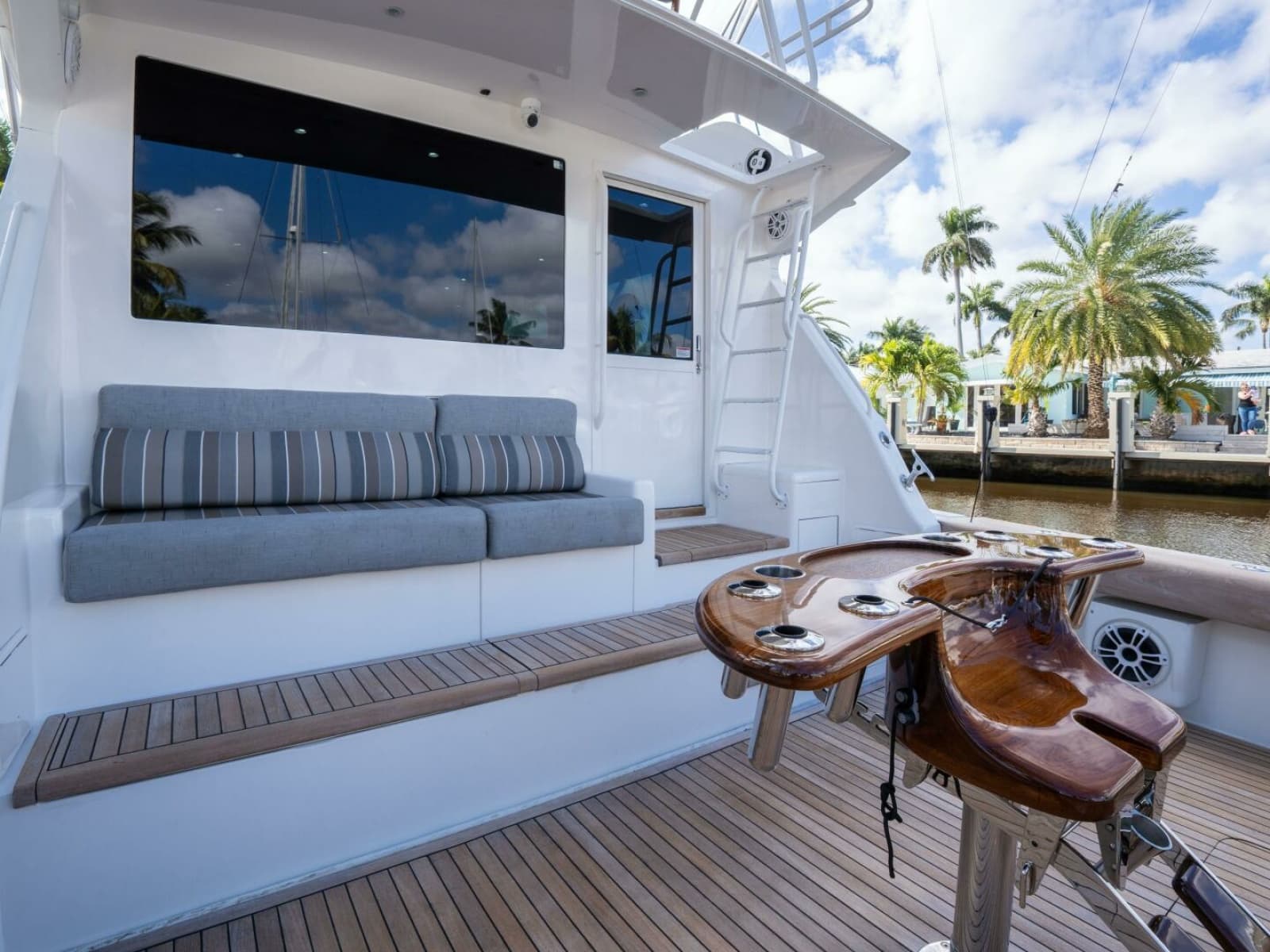 Viking 58 BAREFOOT - Cockpit