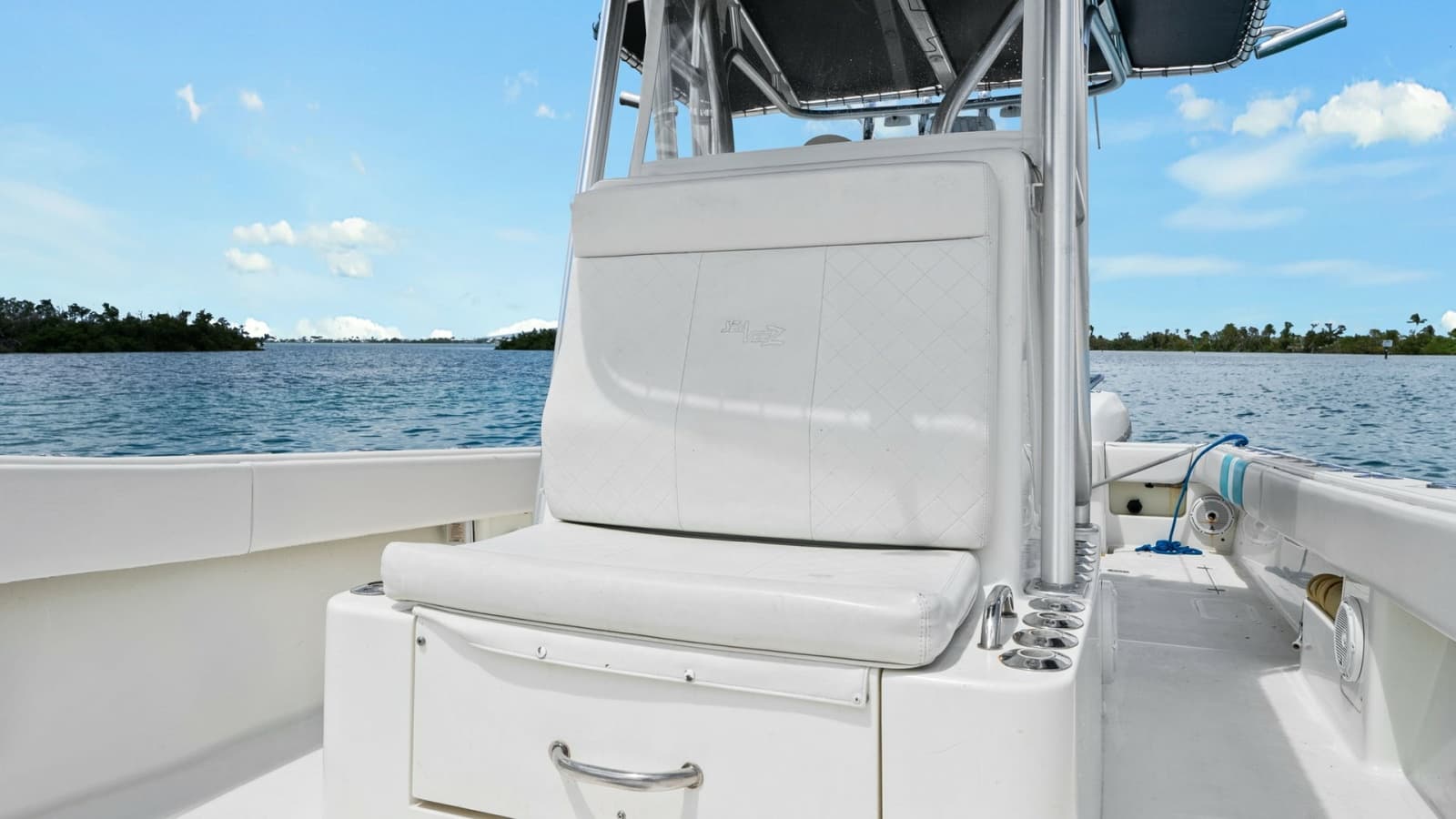 Center Console Bow Seating Area