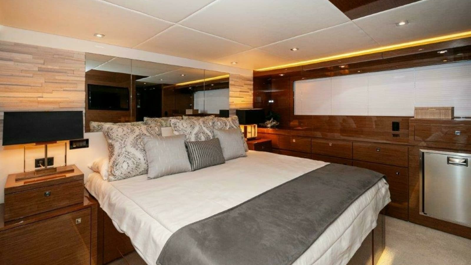 2020 Cruisers Yachts- HARPER BELL- Master SR