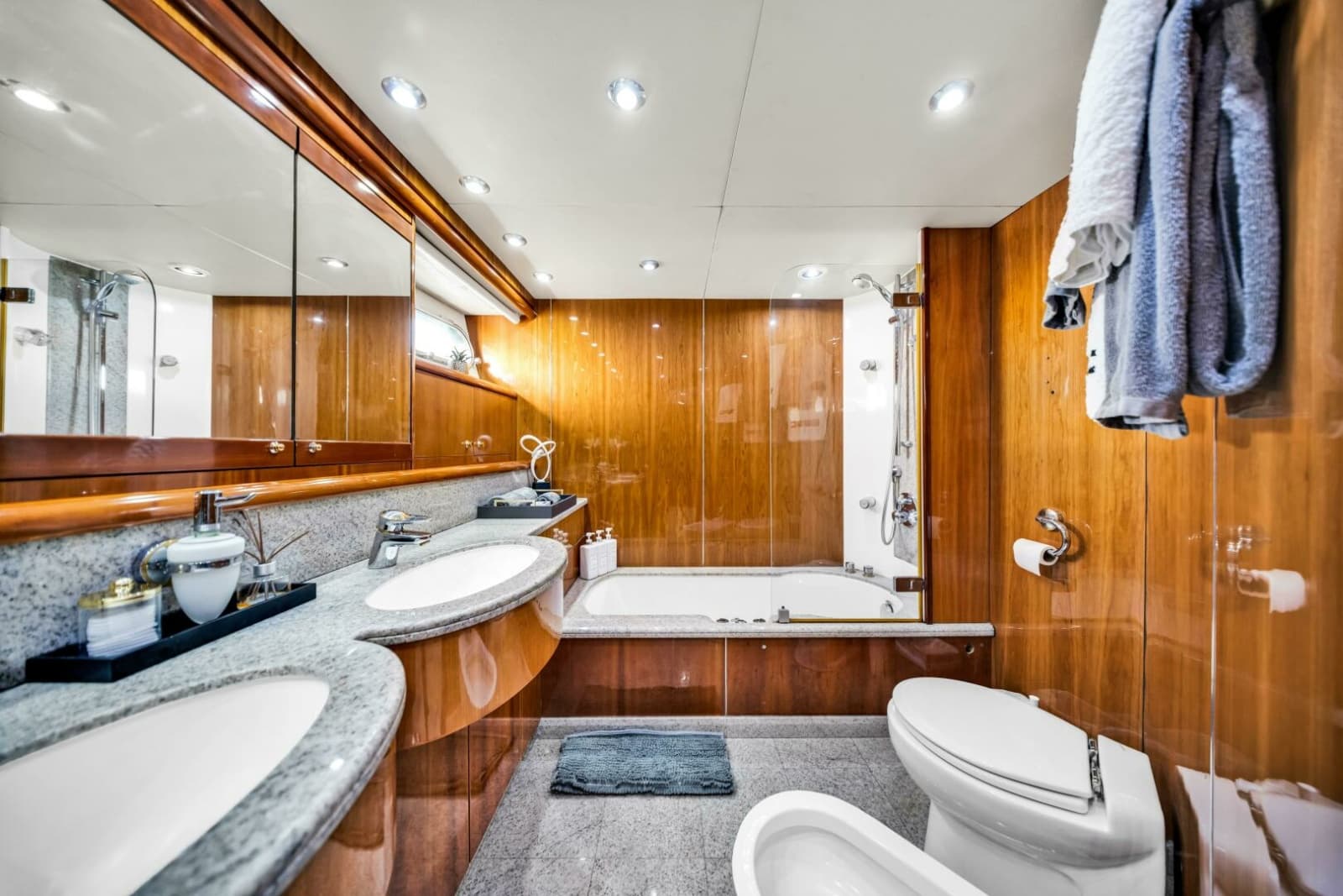 2003 Sunseeker 150 GT - Head