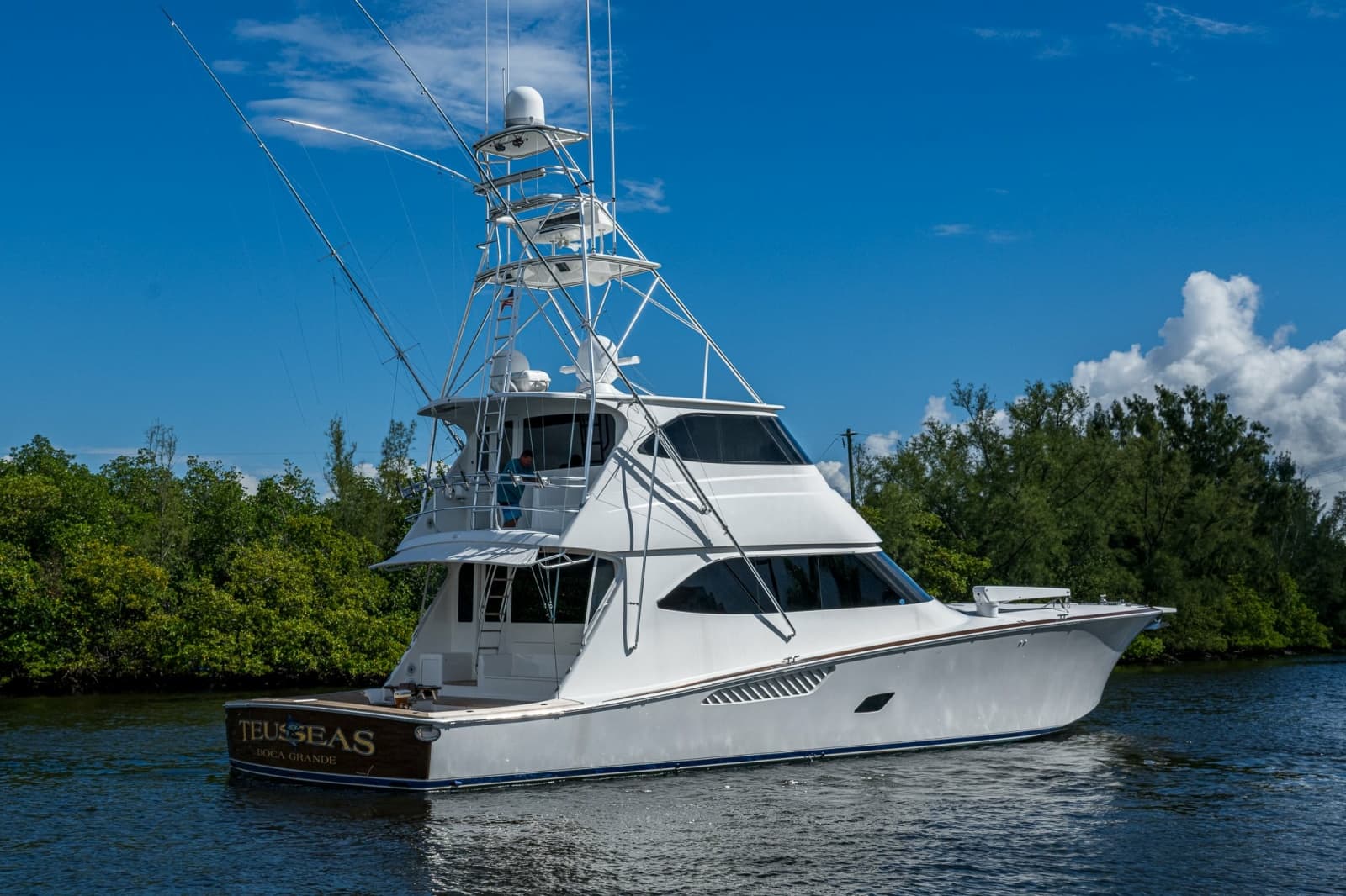 2011 Viking 76 Enclosed Bridge