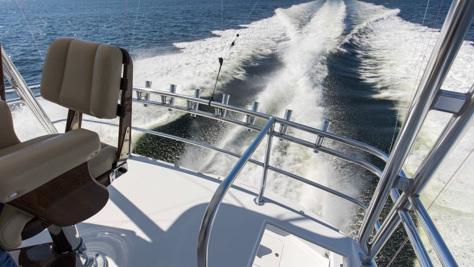 2008 54 Hatteras Convertible American Made Bridge (10)