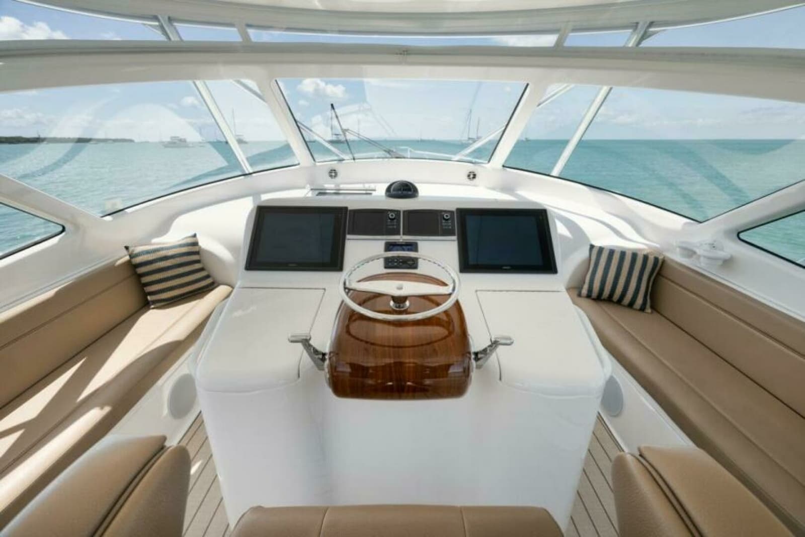 Viking 42 GAMECHANGER - Flybridge