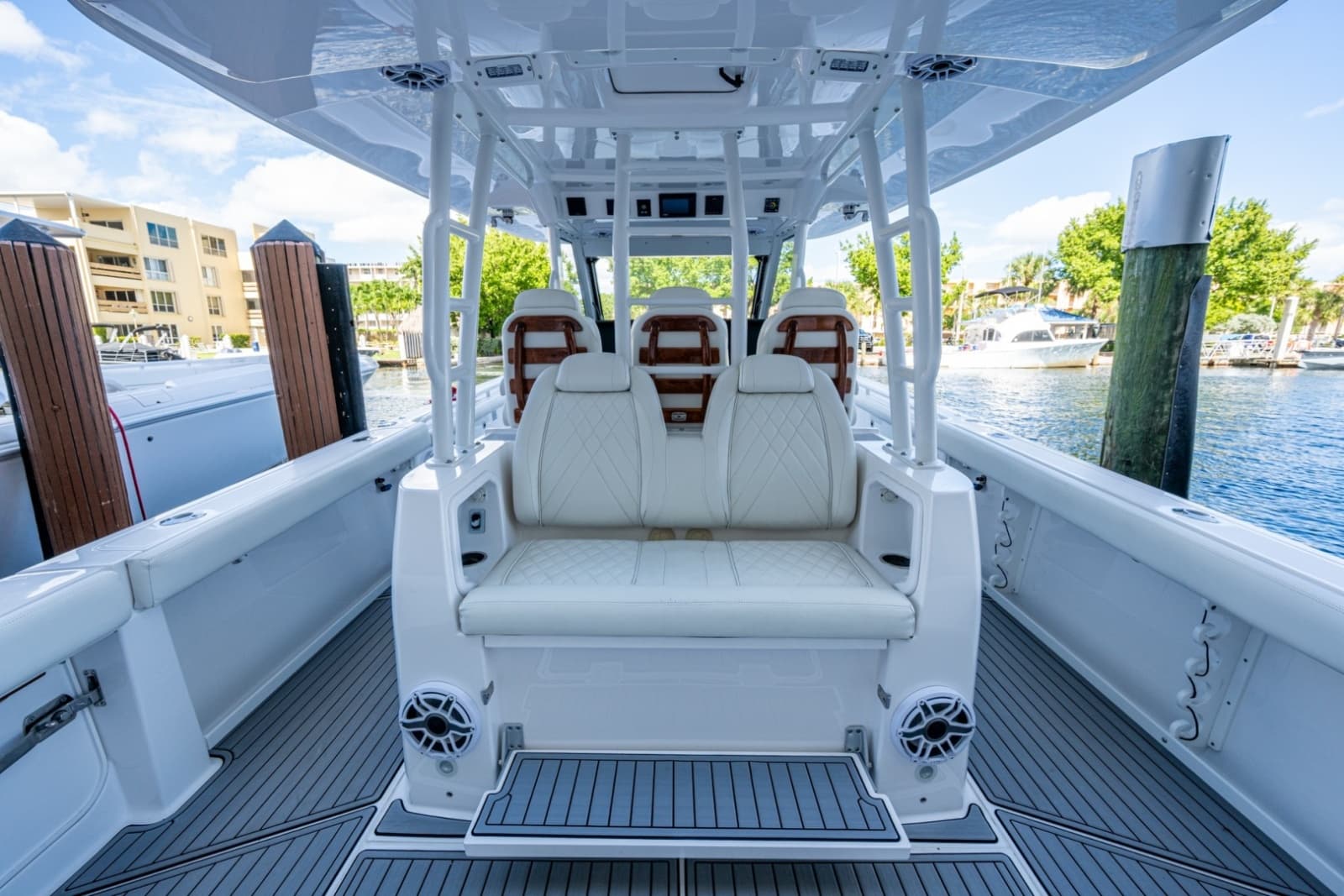 2020 Everglades 395 Center Console