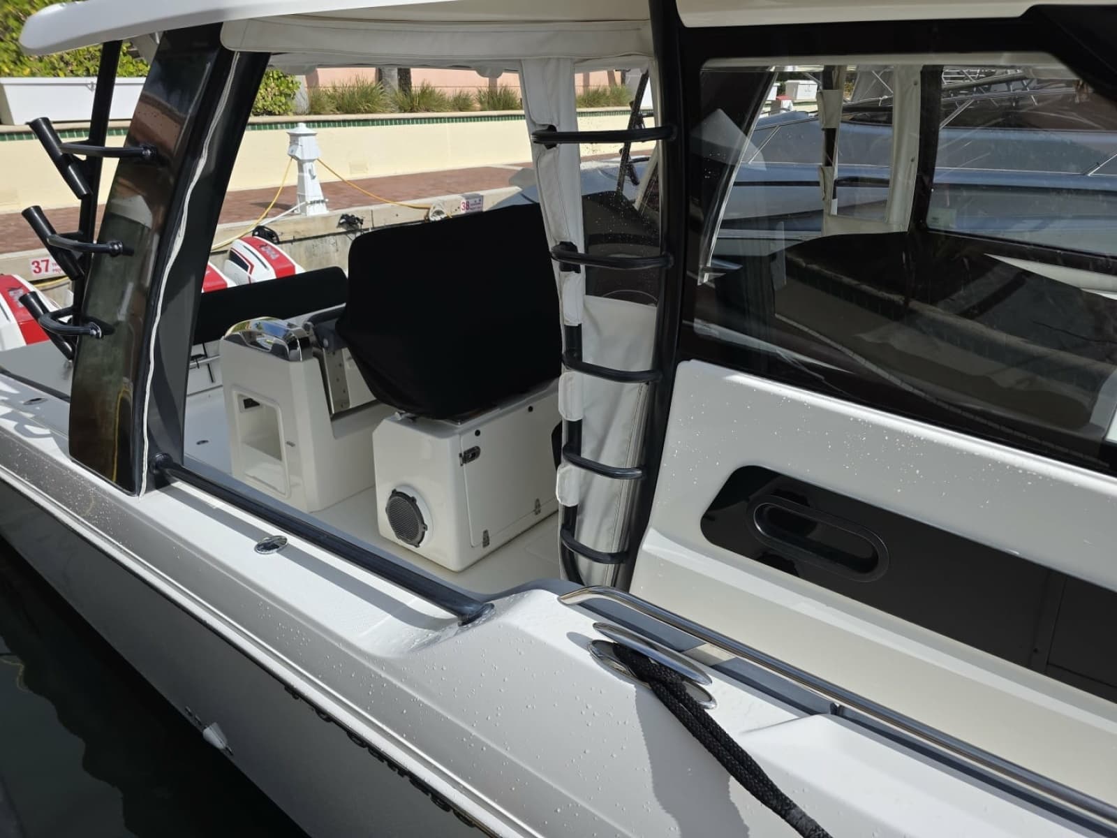 2021 Boston Whaler 420 Outrage BFT-Profile
