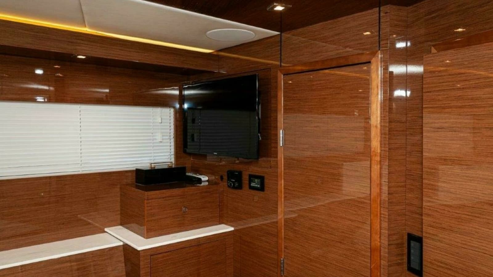 2020 Cruisers Yachts- HARPER BELL- VIP SR 3