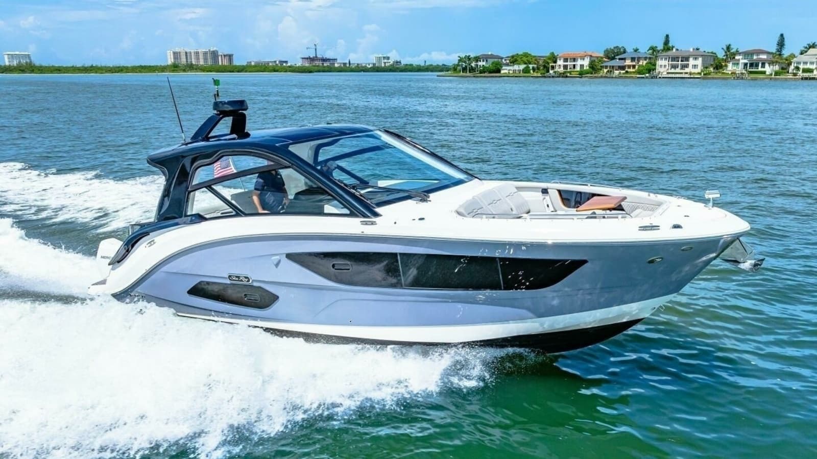 2022 Sea Ray 370 Sundancer