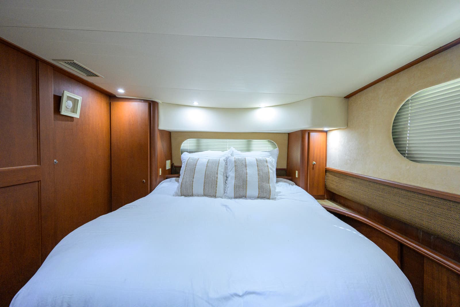 2005 Silverton 39 Motor Yacht