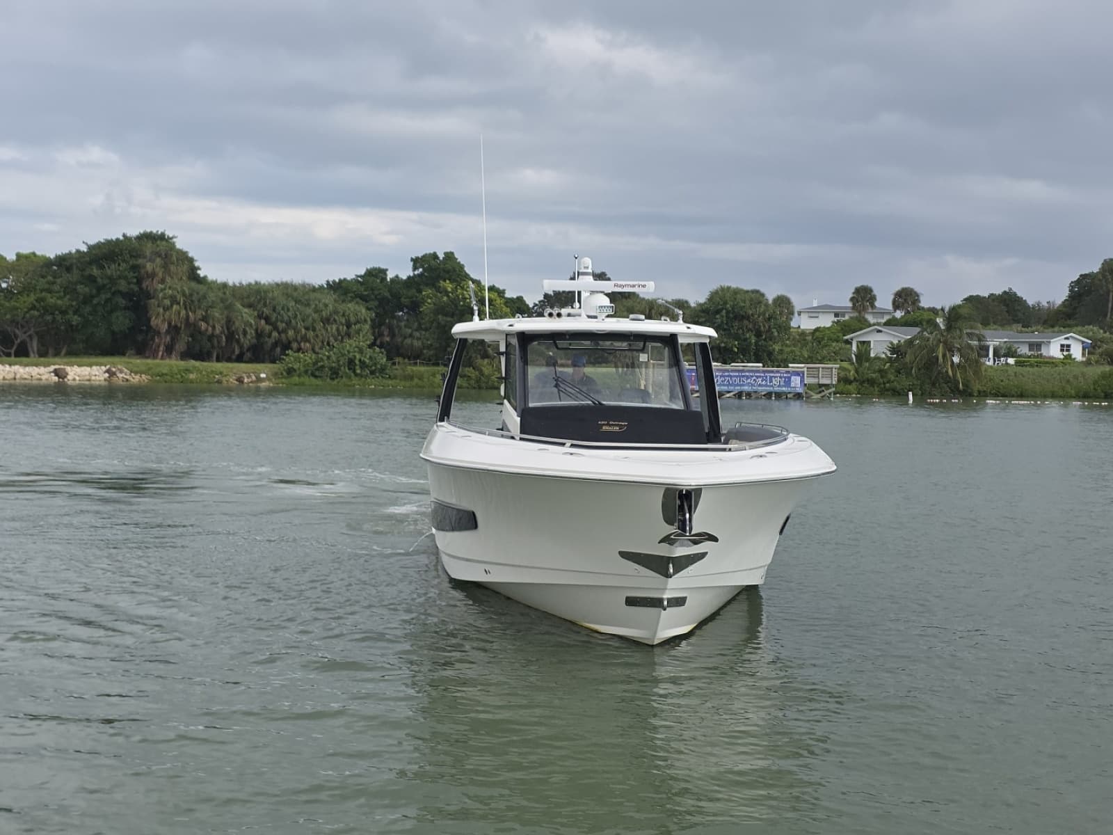2021 Boston Whaler 420 Outrage BFT- Profile