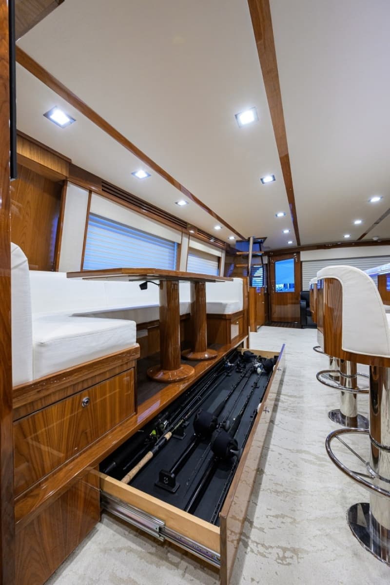 Viking 80 MERCEDES - Dinette