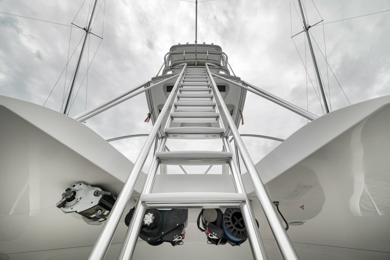 2016 Viking 92 Enclosed Bridge