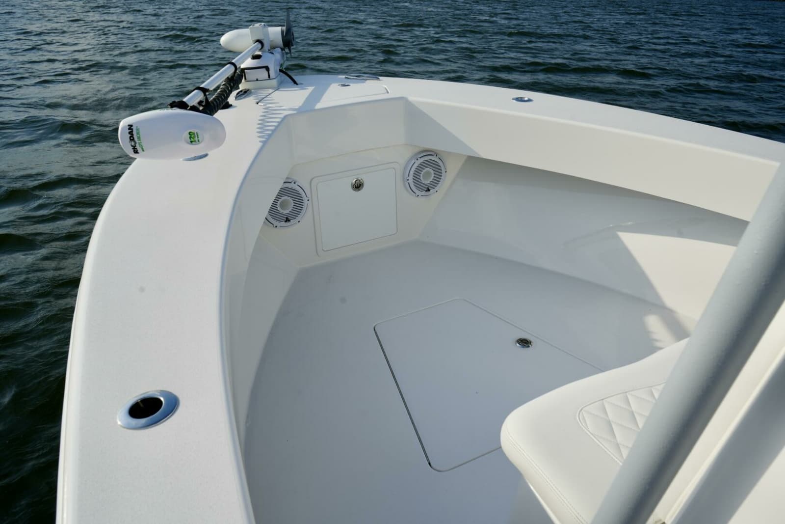 Reef Runner 23 - Bow with Trolling Motor