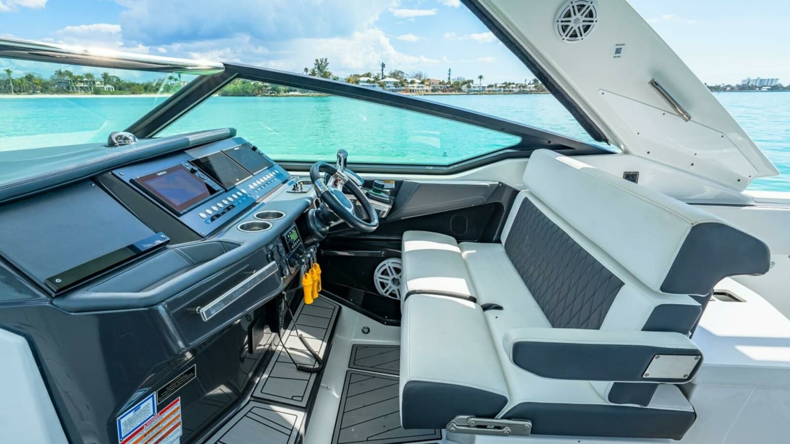 2023 Monterey 385 SS - Helm