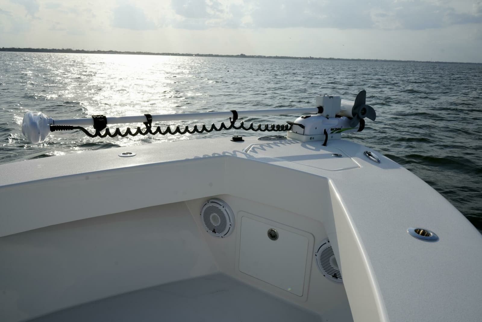 Reef Runner 23 - Bow with Trolling Motor
