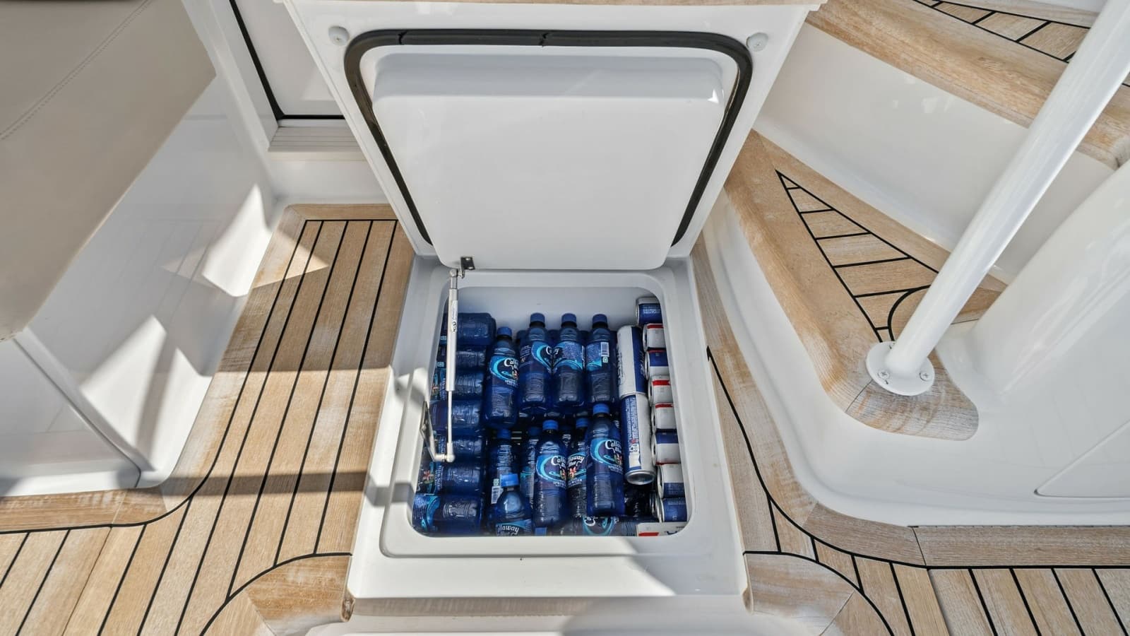 Cockpit Deck with Built-in Cooler