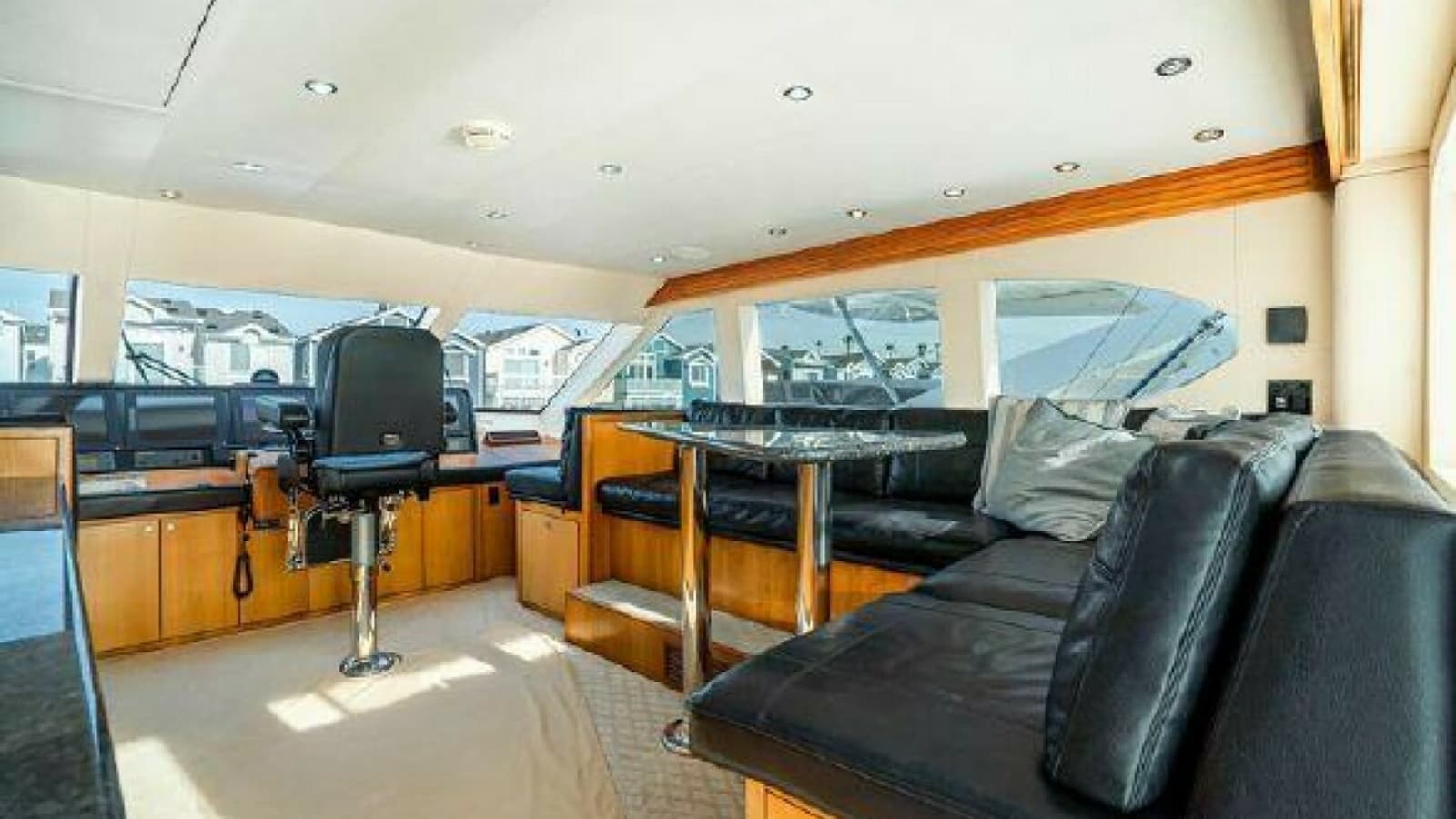 2008 77 Enclosed Bridge "Desperado"-Helm