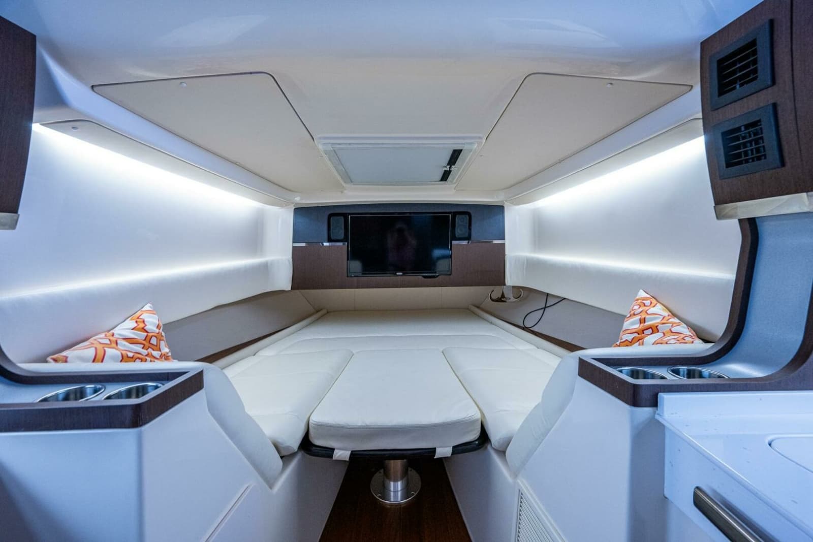 Grady White 45 Pura Vida - Interior Cabin