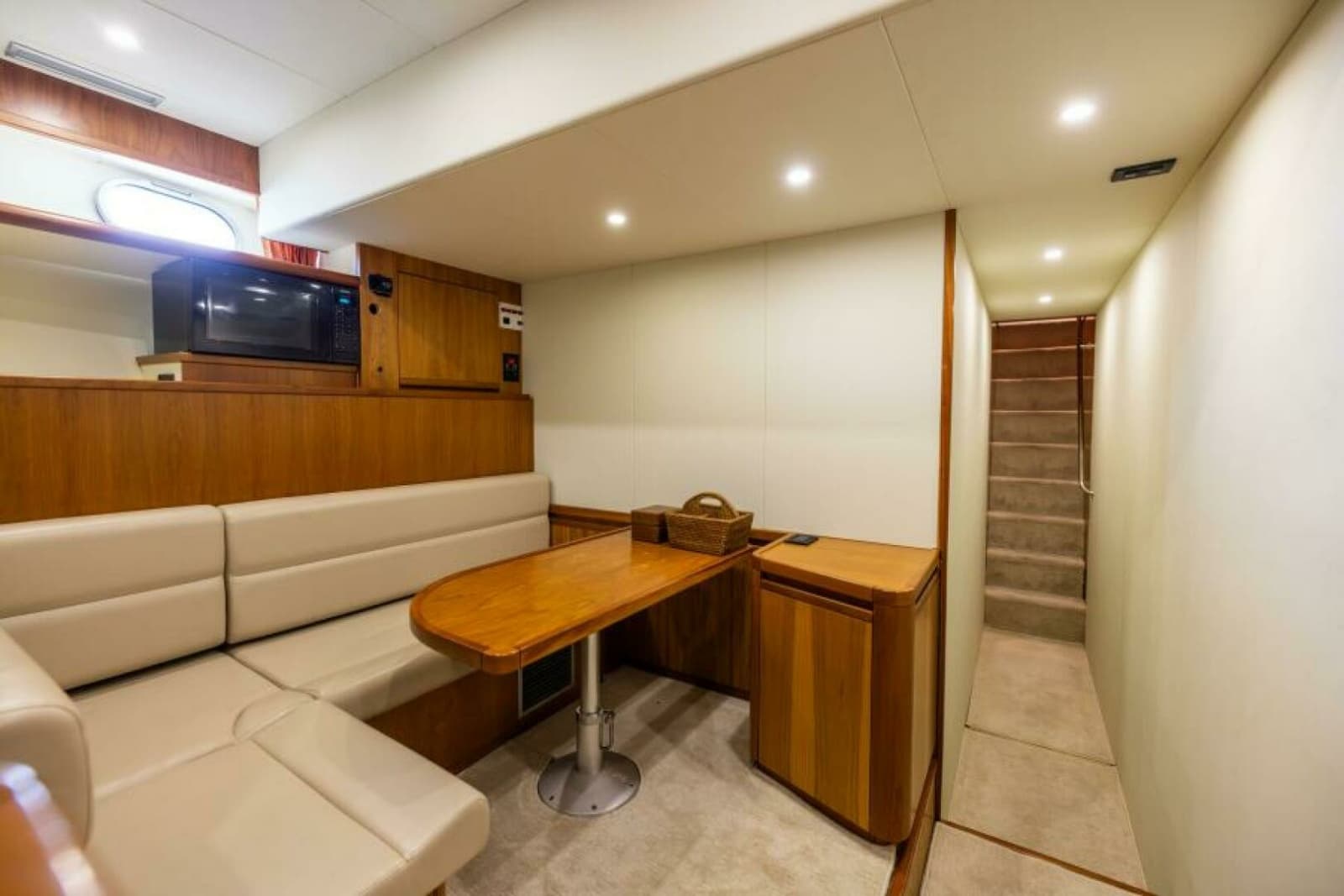 2001 Ferretti 94 Raised Pilothouse - Dreamchaser -Crew Quarters