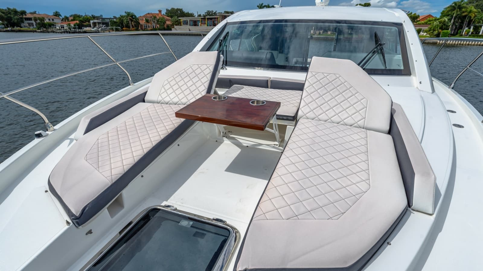 Spacious Bow Lounge with Seating