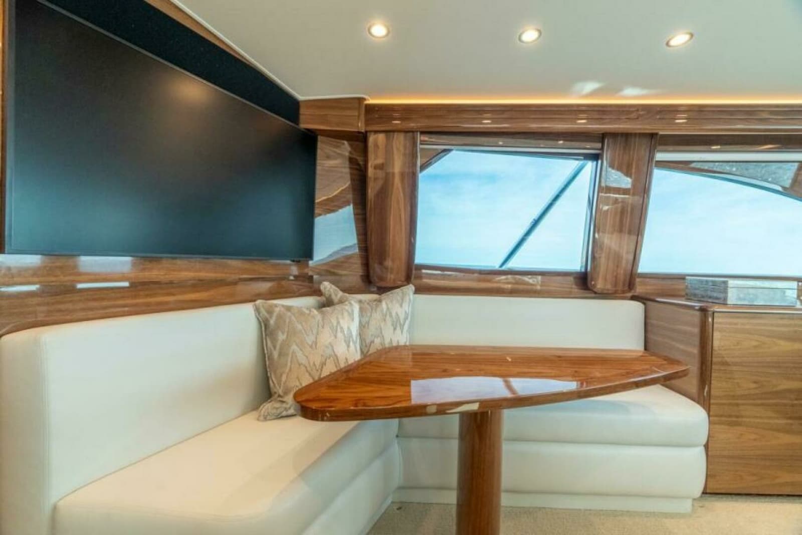 Viking 54 Convertible - Dinette