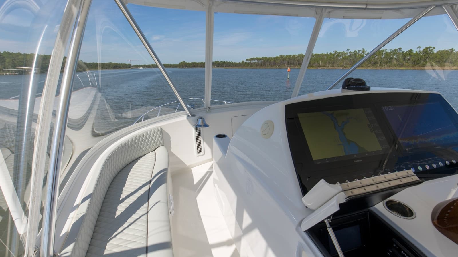 Flybridge Helm with Panoramic Views