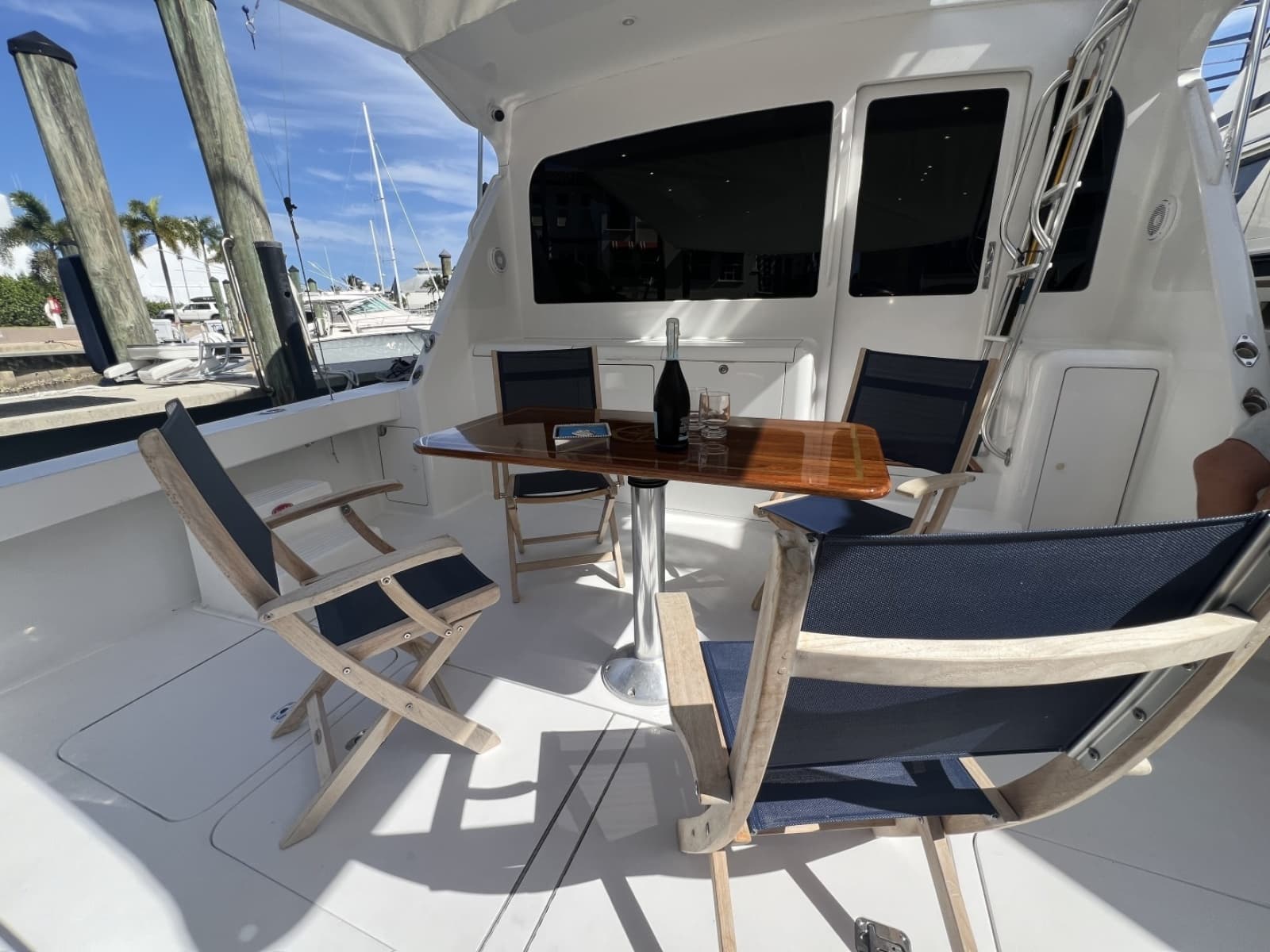 Viking 52 LET IT RAIN - Cockpit